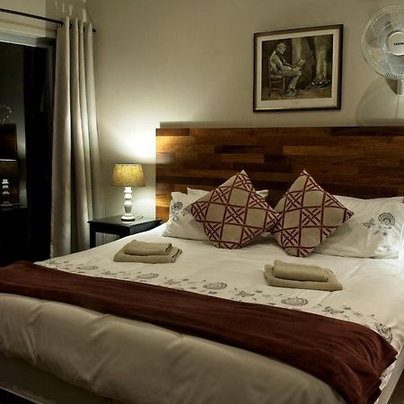 Rest-A-While Guest House - Pretoria-Noord エクステリア 写真