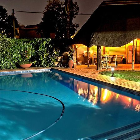Rest-A-While Guest House - Pretoria-Noord エクステリア 写真