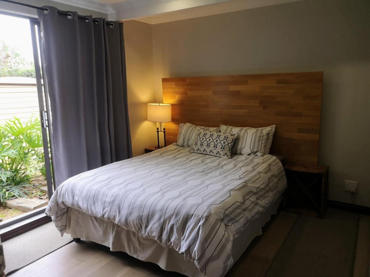 Rest-A-While Guest House - Pretoria-Noord エクステリア 写真