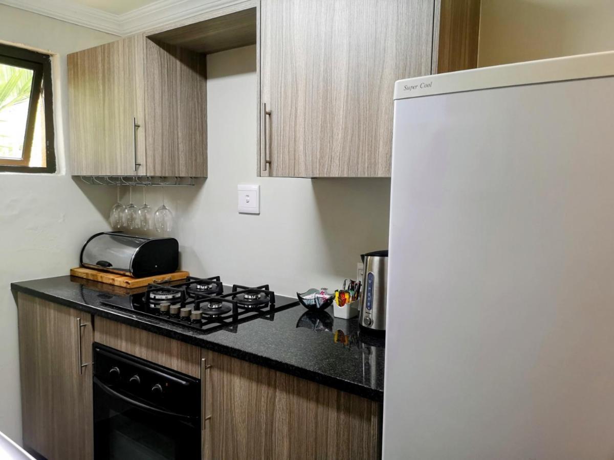 Rest-A-While Guest House - Pretoria-Noord エクステリア 写真