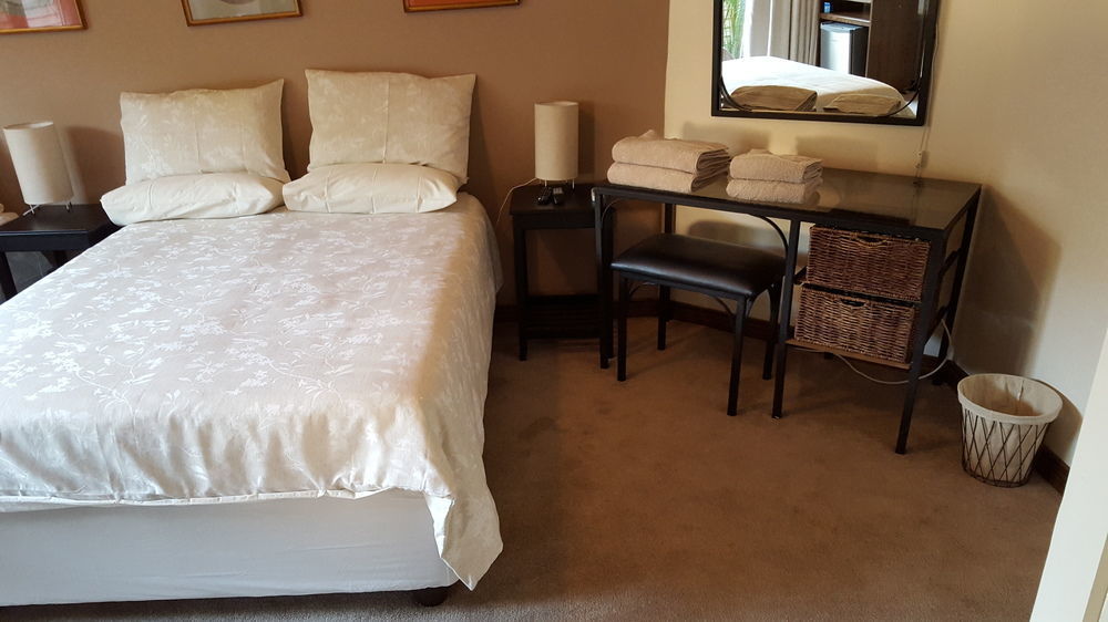 Rest-A-While Guest House - Pretoria-Noord エクステリア 写真