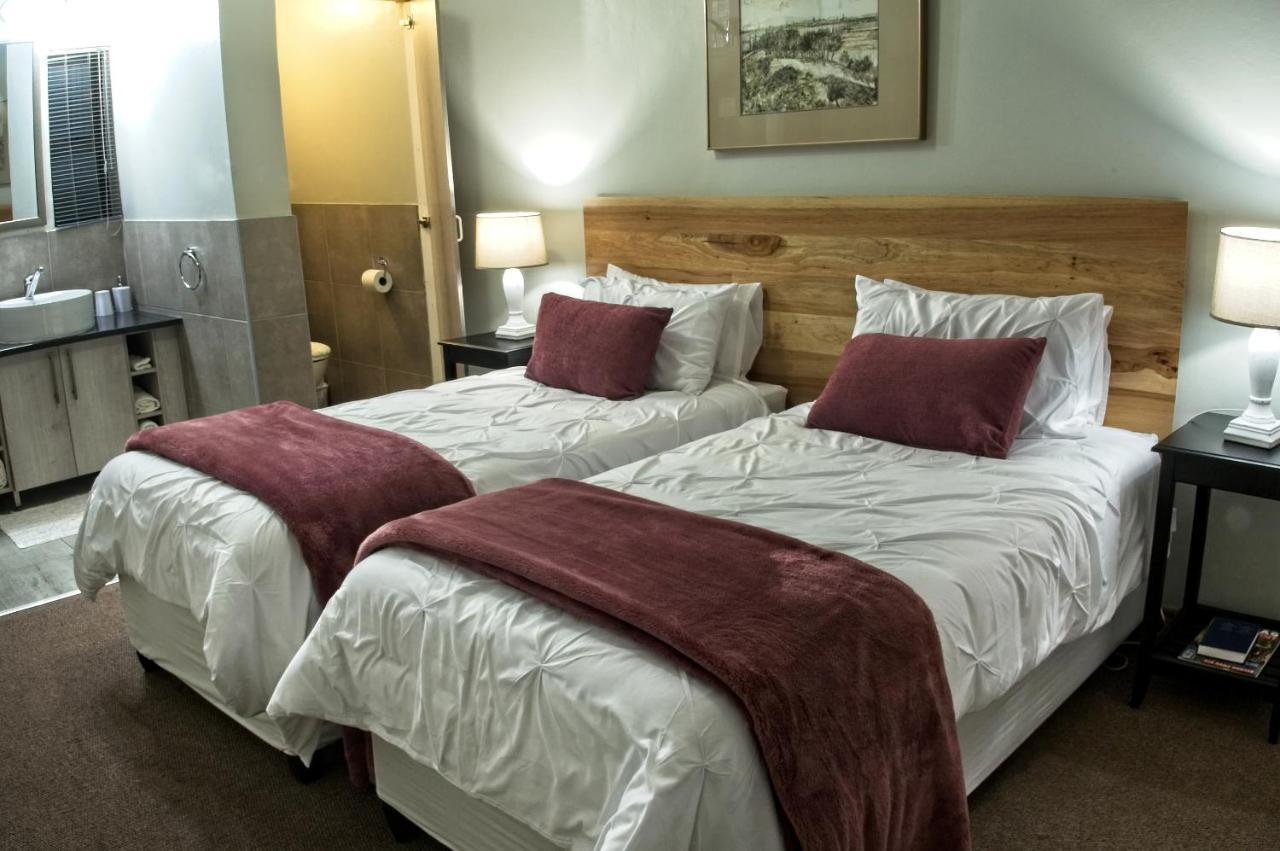 Rest-A-While Guest House - Pretoria-Noord エクステリア 写真
