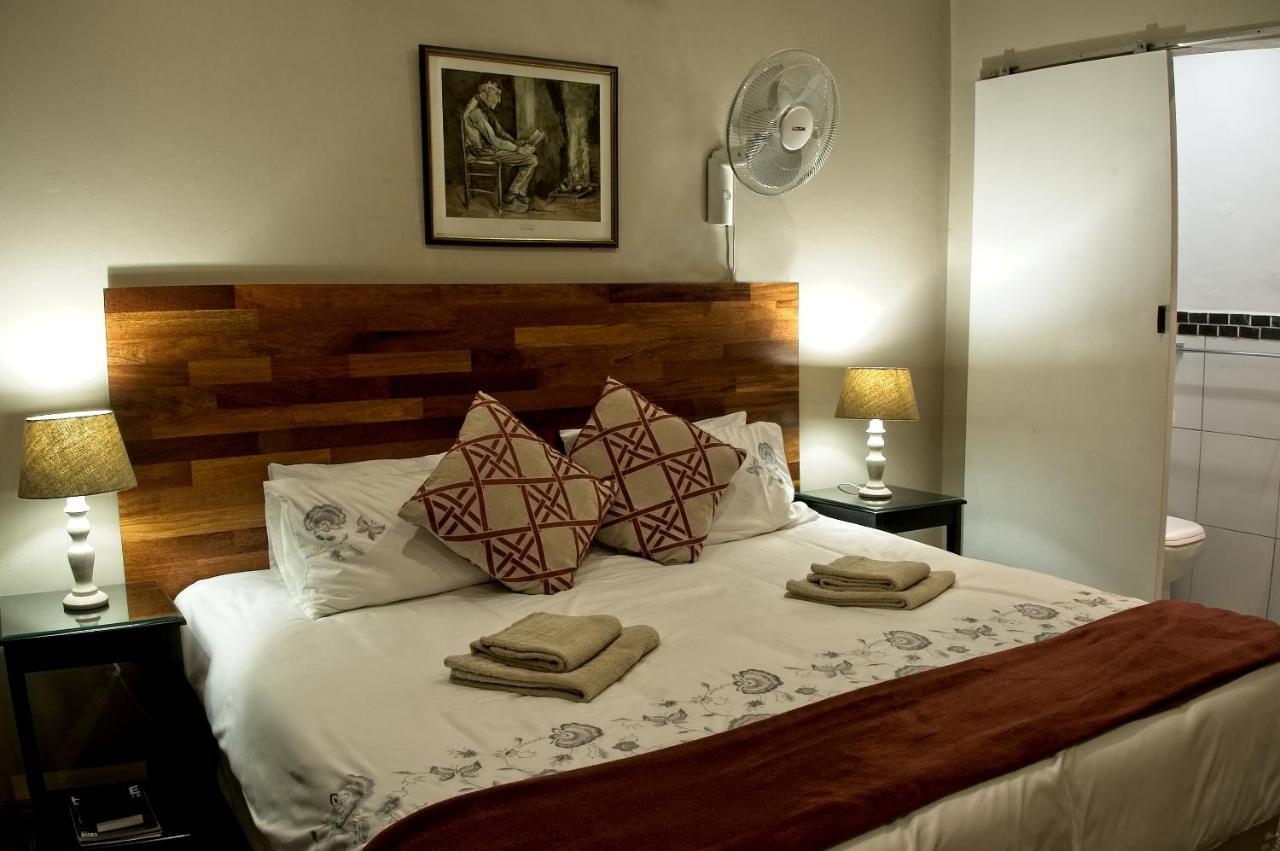 Rest-A-While Guest House - Pretoria-Noord エクステリア 写真