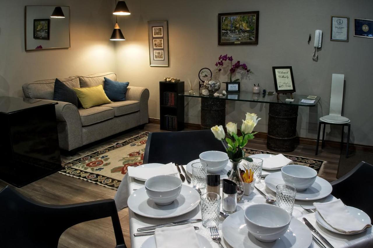 Rest-A-While Guest House - Pretoria-Noord エクステリア 写真