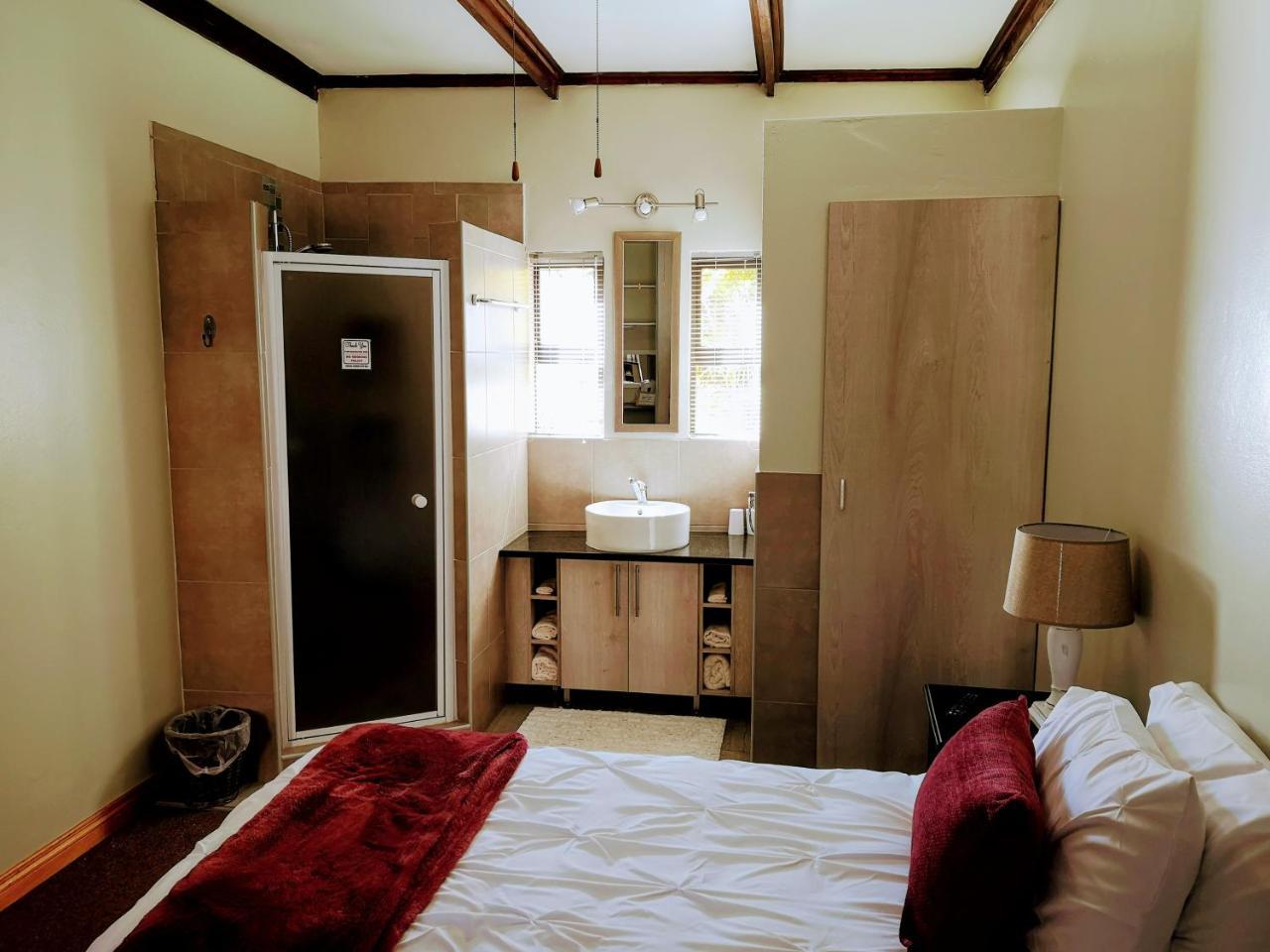Rest-A-While Guest House - Pretoria-Noord エクステリア 写真