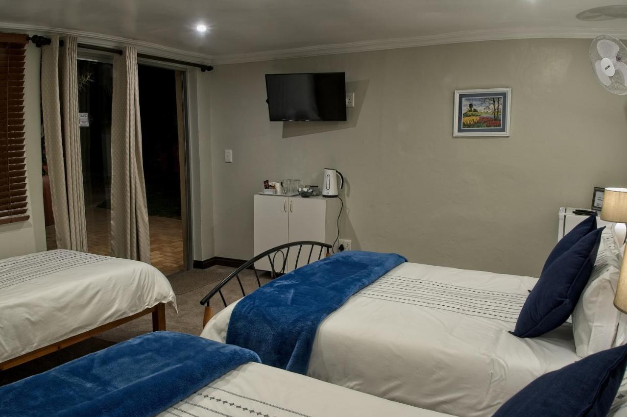 Rest-A-While Guest House - Pretoria-Noord エクステリア 写真
