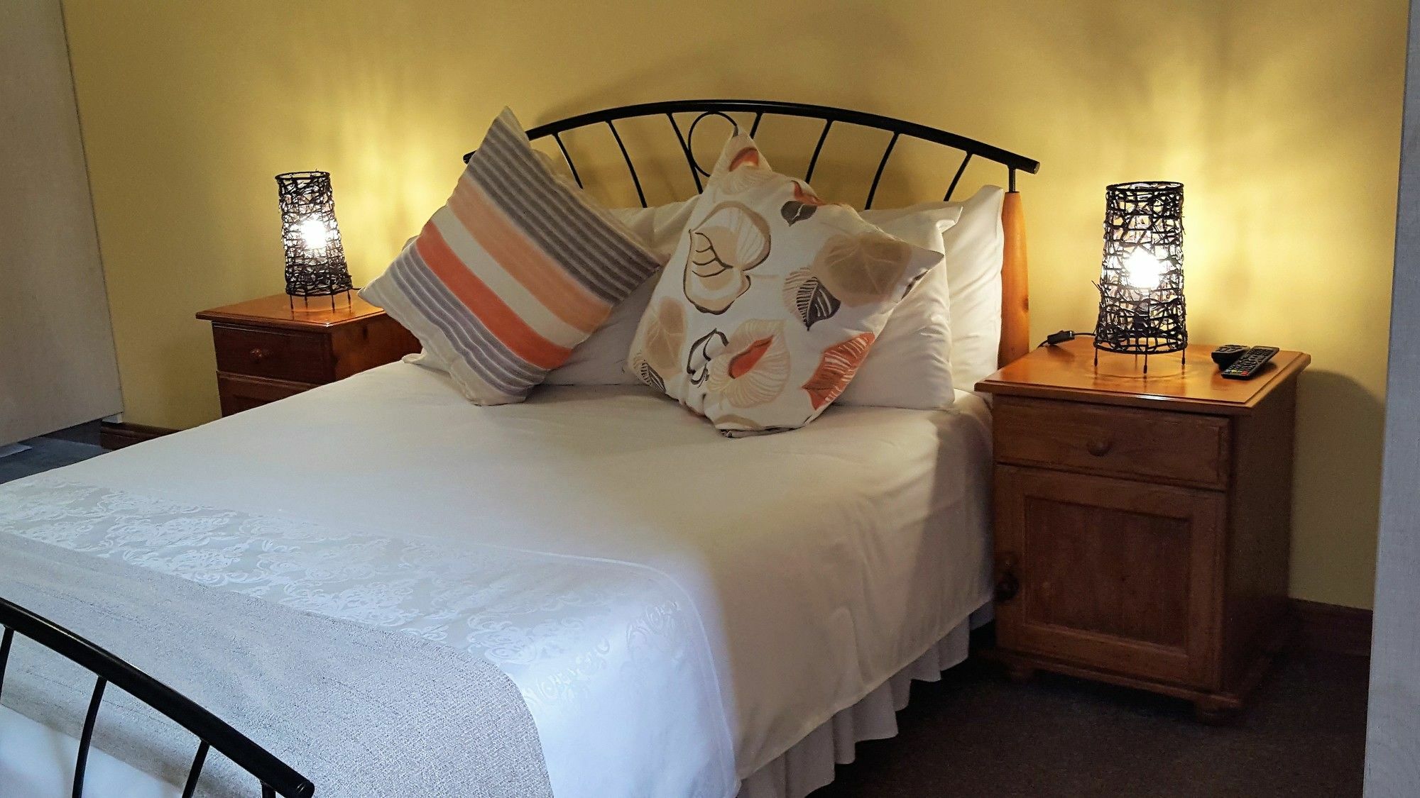 Rest-A-While Guest House - Pretoria-Noord エクステリア 写真