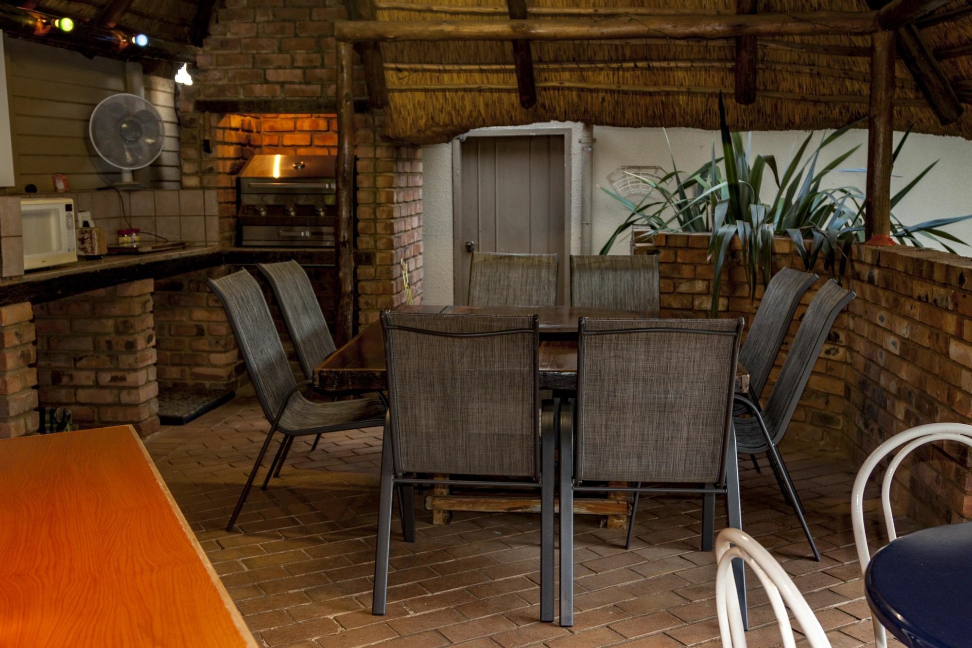 Rest-A-While Guest House - Pretoria-Noord エクステリア 写真