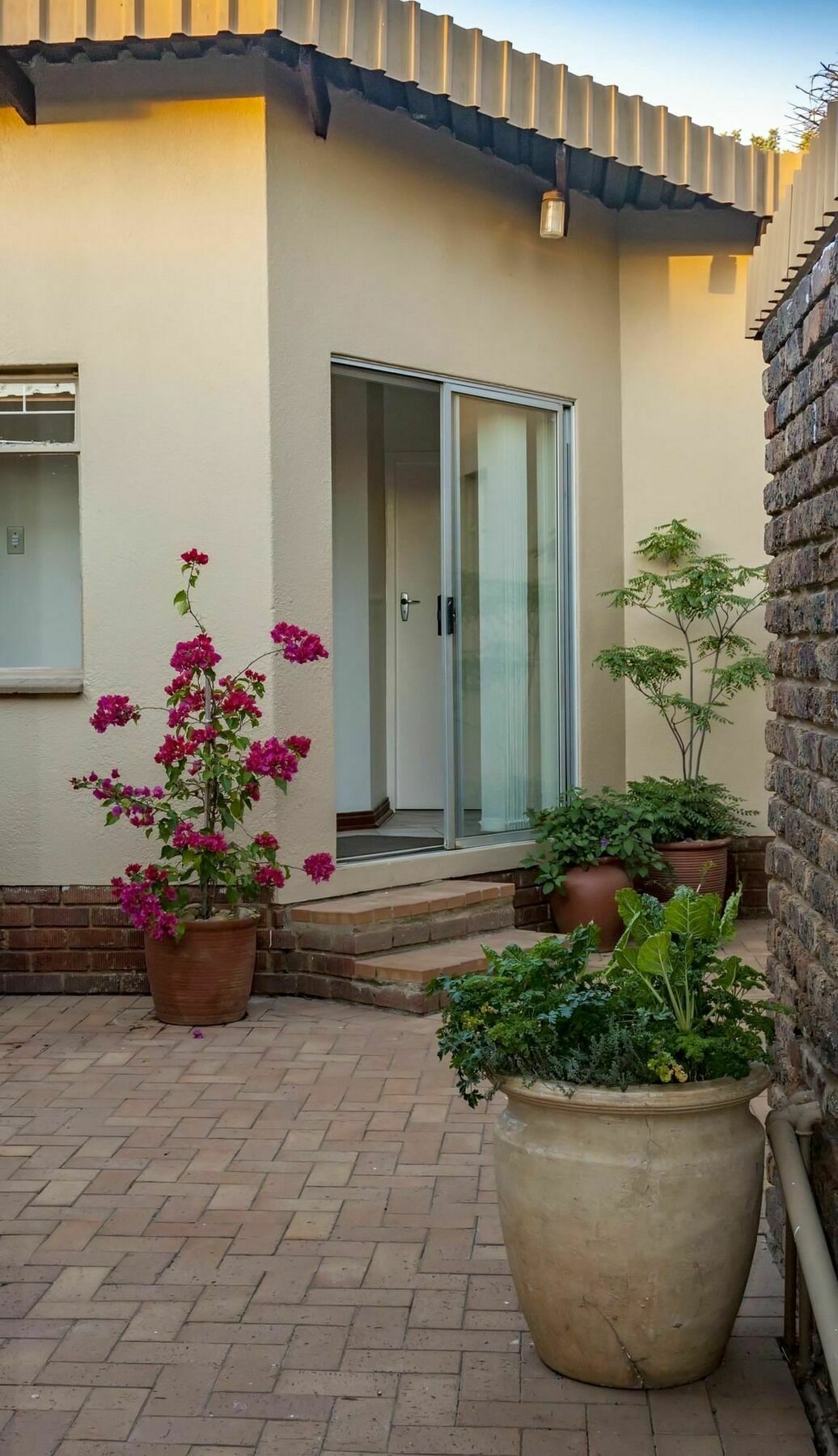 Rest-A-While Guest House - Pretoria-Noord エクステリア 写真