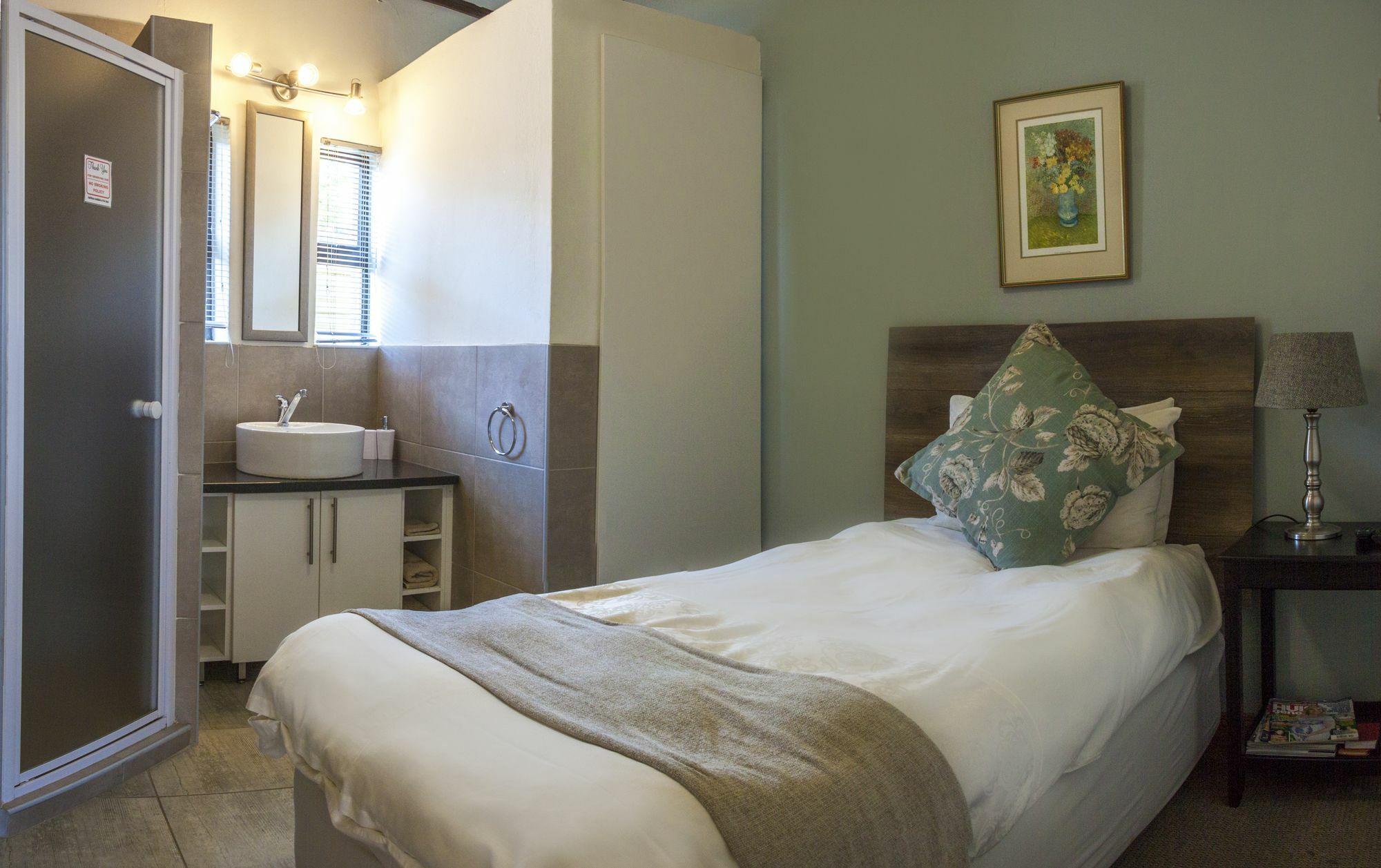 Rest-A-While Guest House - Pretoria-Noord エクステリア 写真