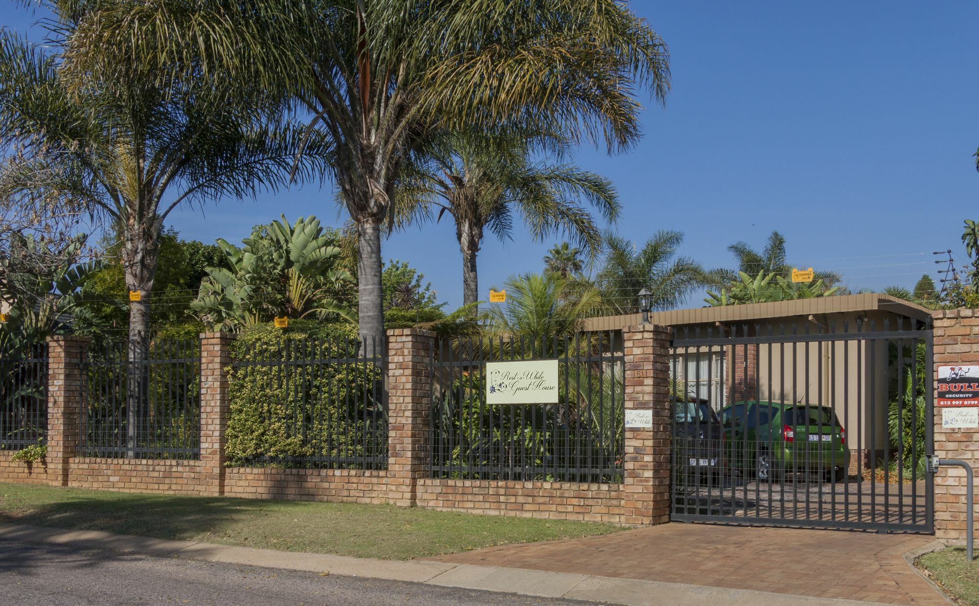 Rest-A-While Guest House - Pretoria-Noord エクステリア 写真